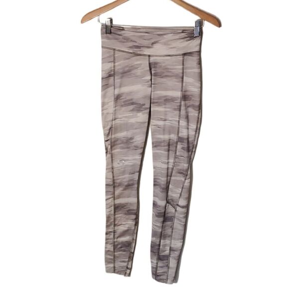 2 Pairs of Yoga Leggings Ladies S Under Armour/Hollister - Picture 5 of 6